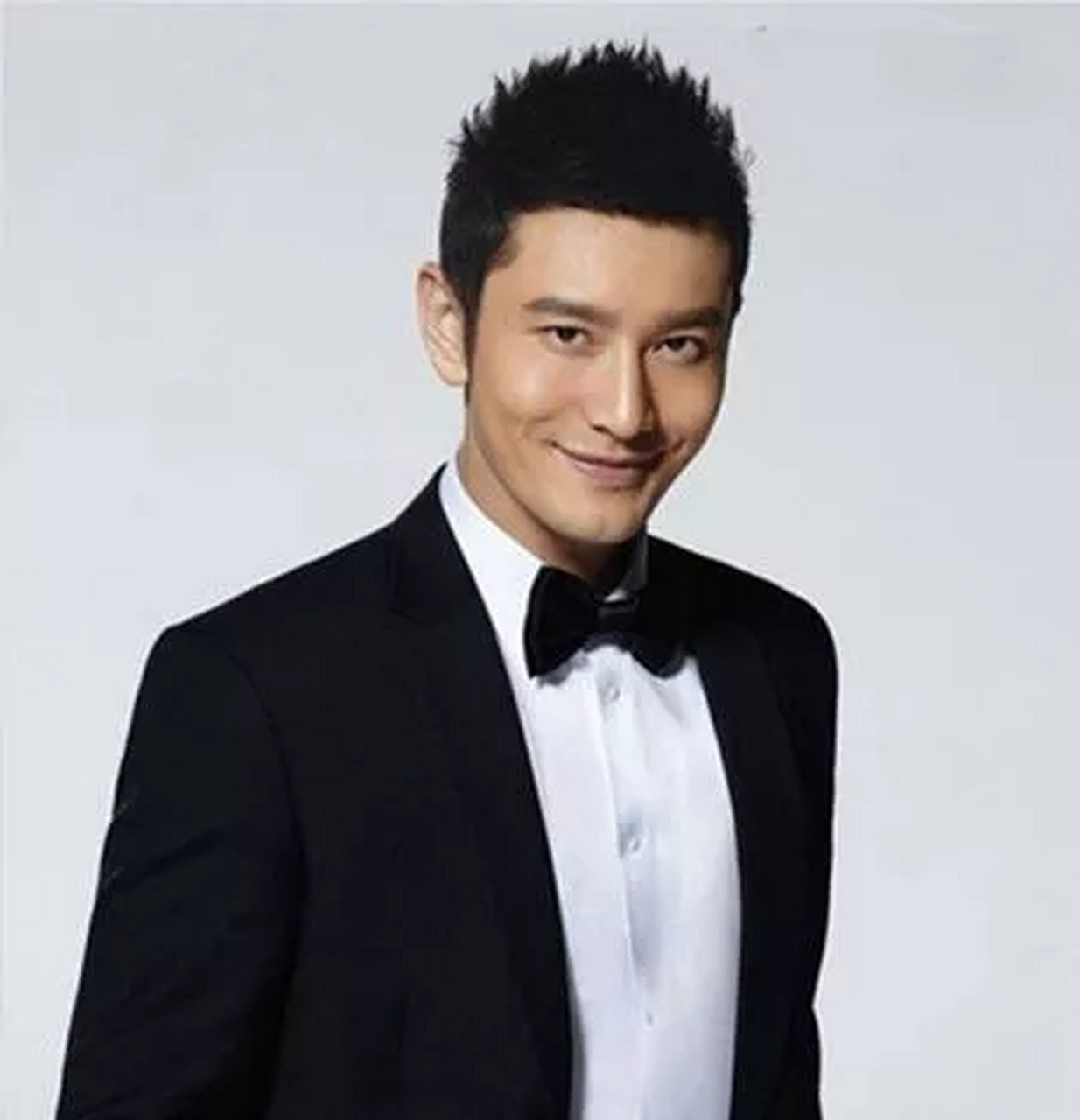 青岛十大知名男演员 第1名,黄晓明:1977年生人 第2名,黄   渤:1974年