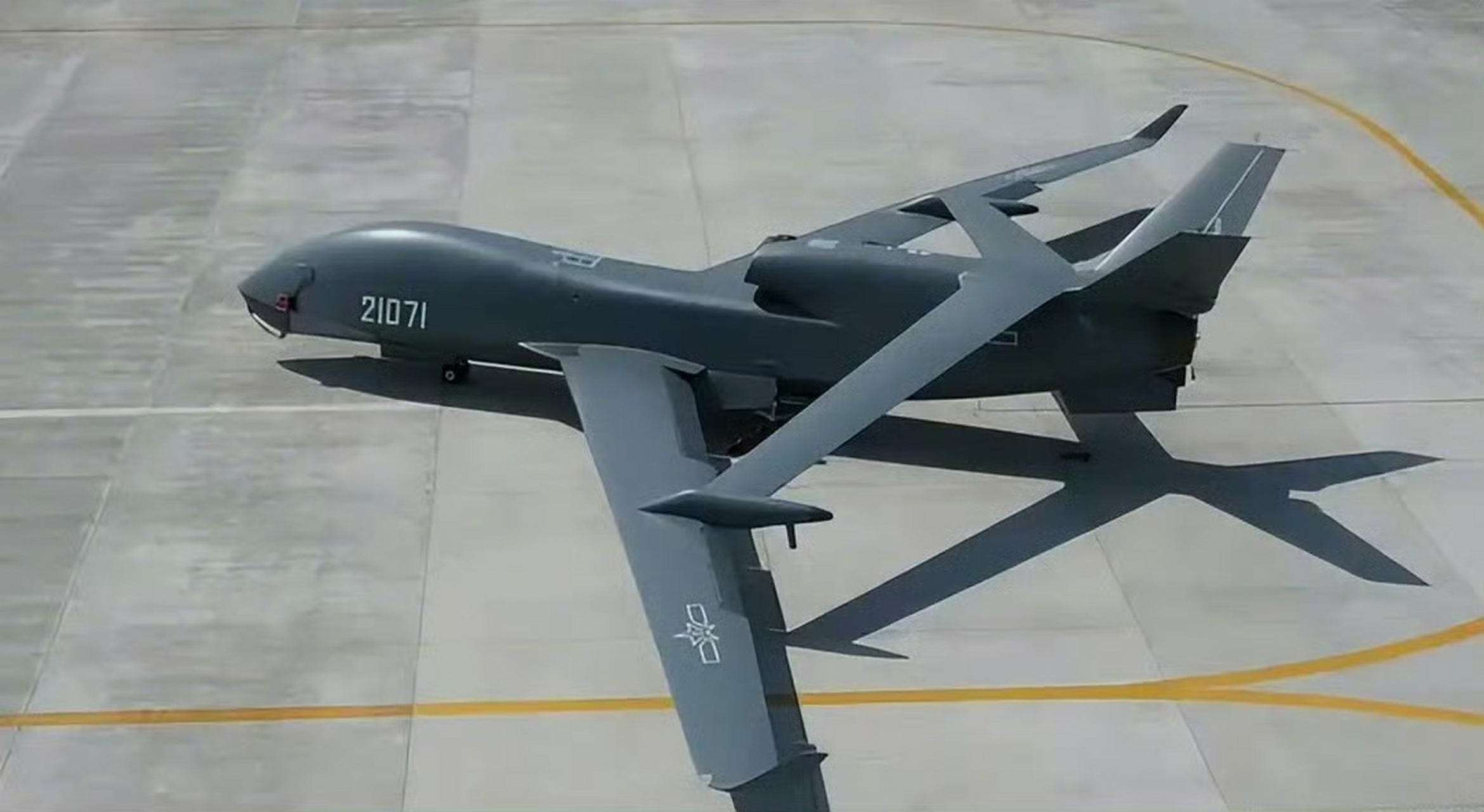 我国空军已经多次在珠海航展上对外展示无侦-7无人机了,官方媒体换个