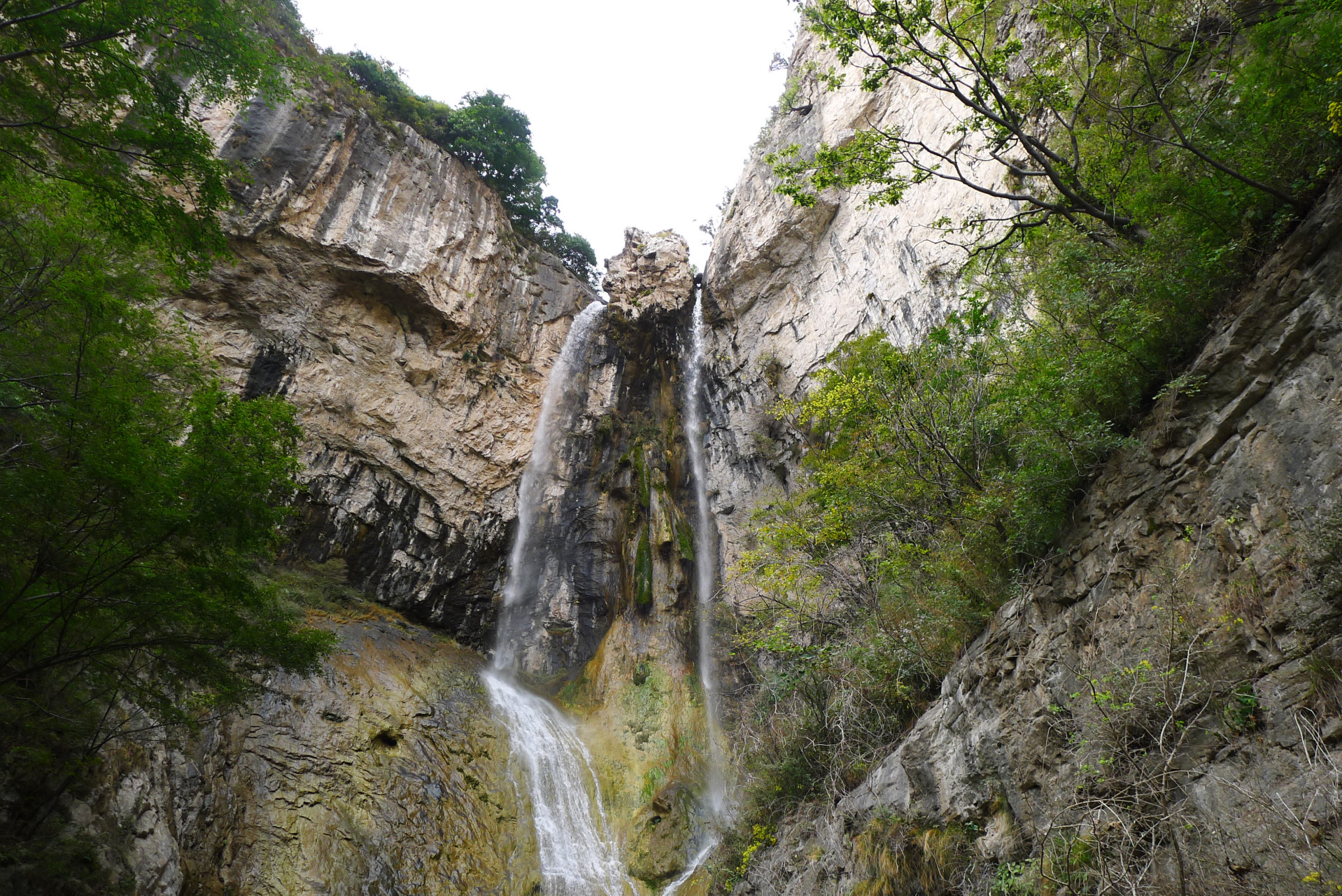云梦山风景区位于河北邢台县,是国家4a级景区,以山雄,水秀,谷幽,洞奇