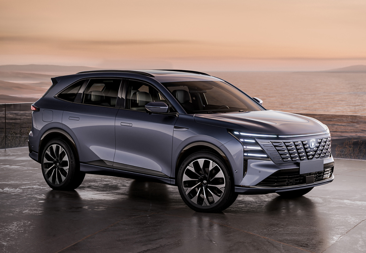 四层灯效瞩目,向日葵大屏,全系爱信8at虽然现在众多自主汽车品牌的