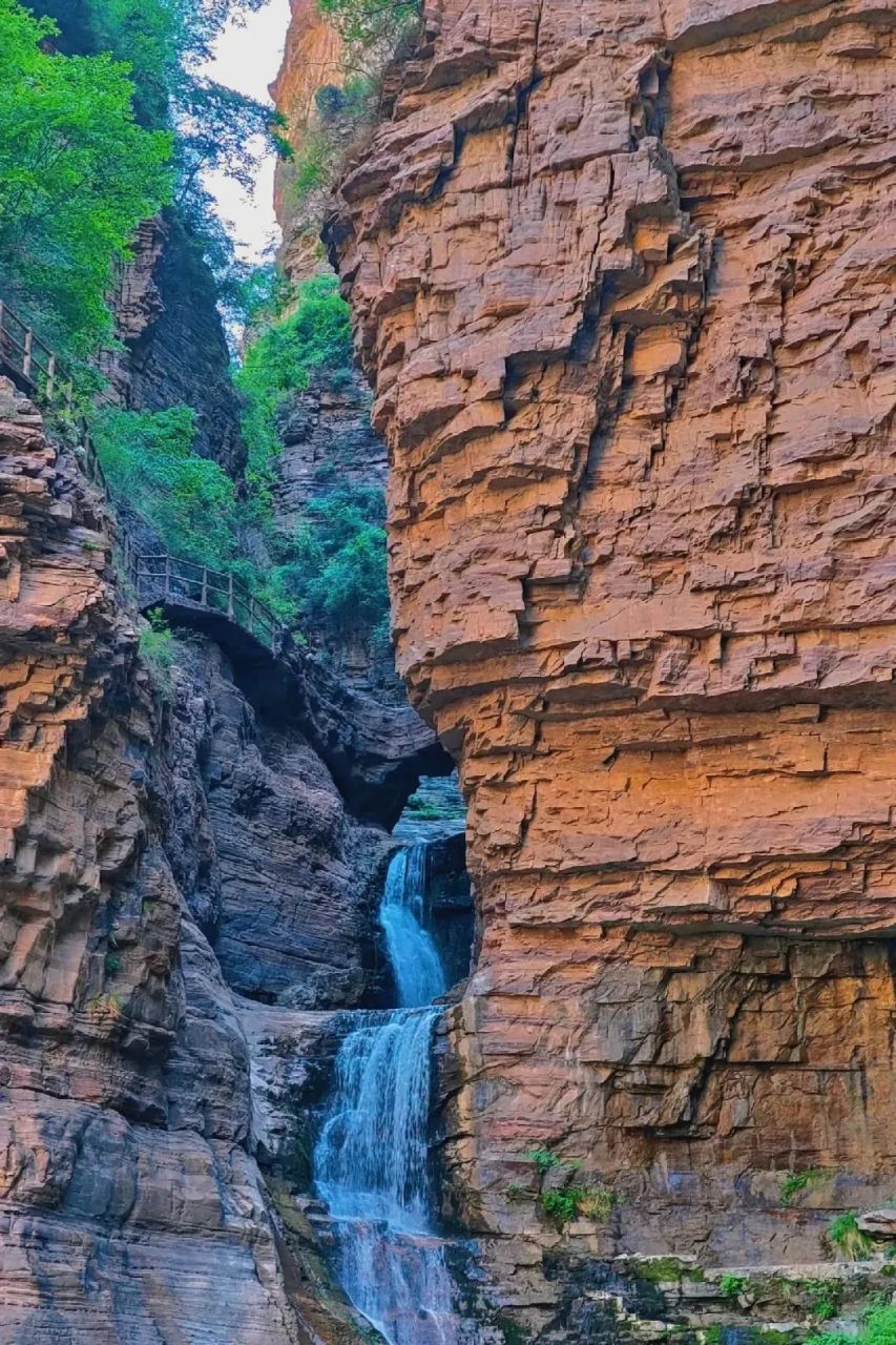 一起和你看世界#  河南林州太行大峡谷风景区内的自然景观十分丰富