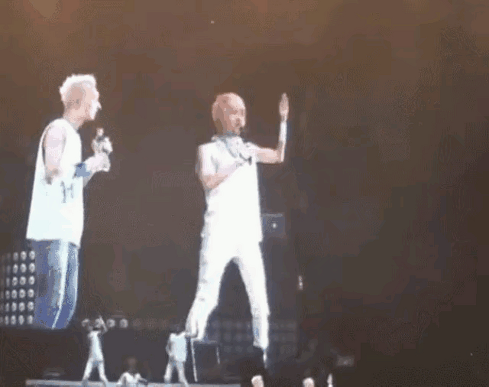 [尬笑]#王一博给韩庚伴舞# #王一博# #动态连更挑战
