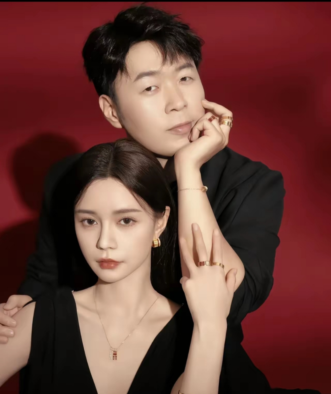 在520这个充满爱意的日子,杜海涛晒出了与妻子沈梦辰的恩爱照片.