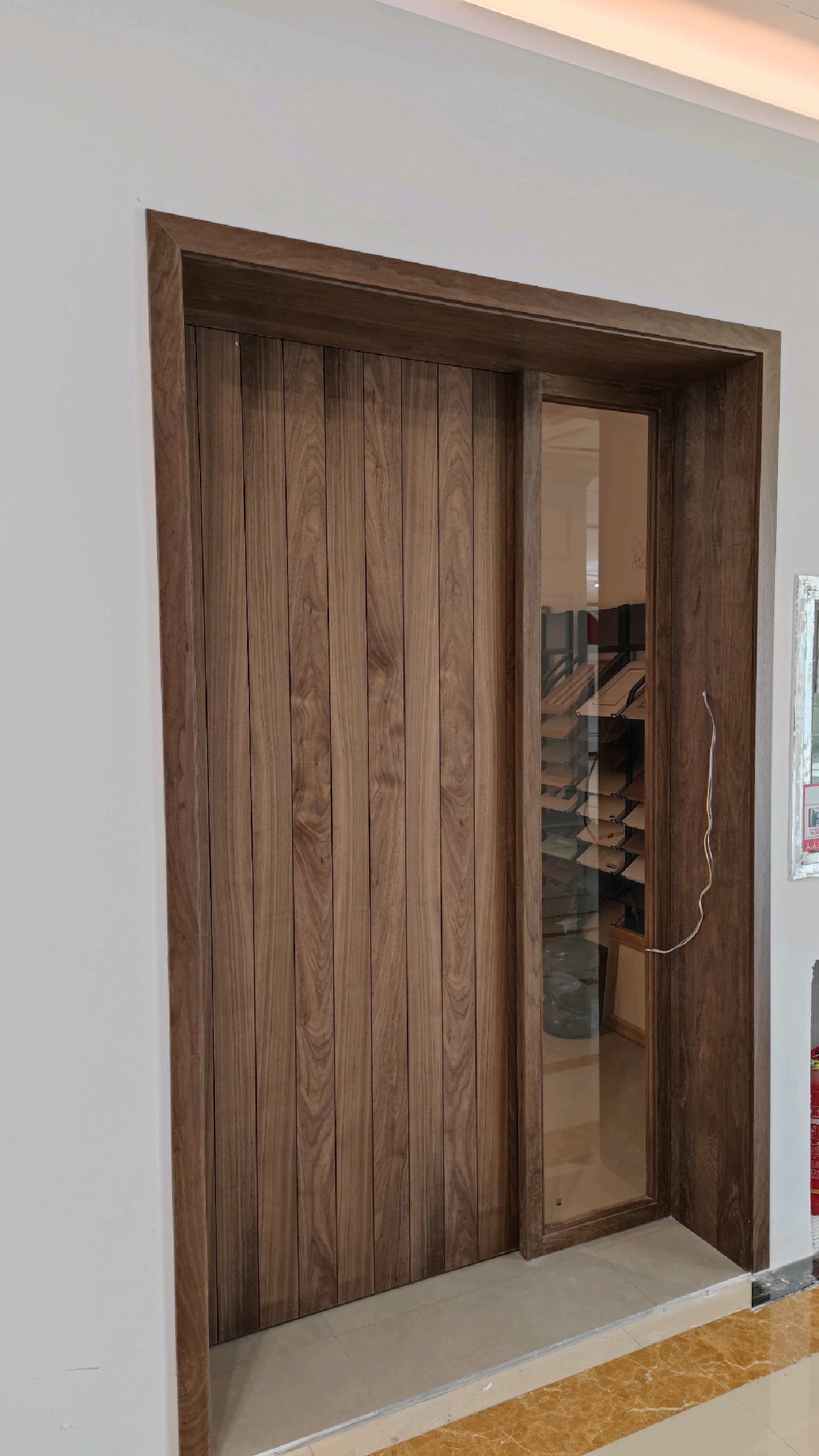 北美黑胡桃实木推拉门网红打卡门店必备,推拉效果丝滑入扣