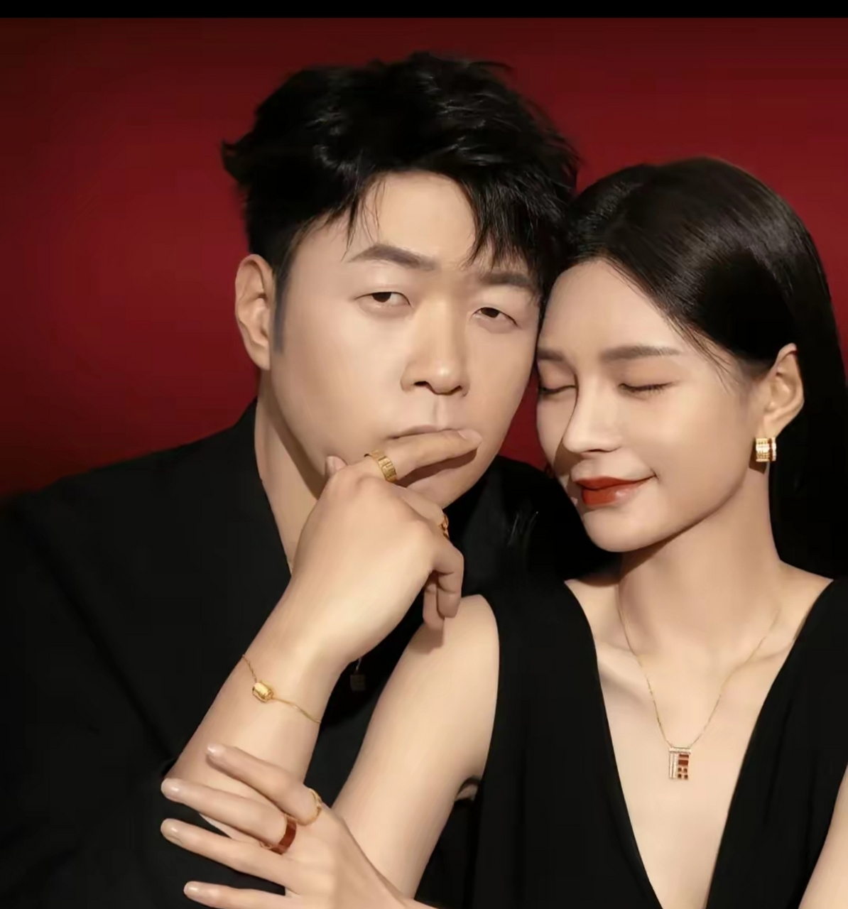 在520这个充满爱意的日子,杜海涛晒出了与妻子沈梦辰的恩爱照片.