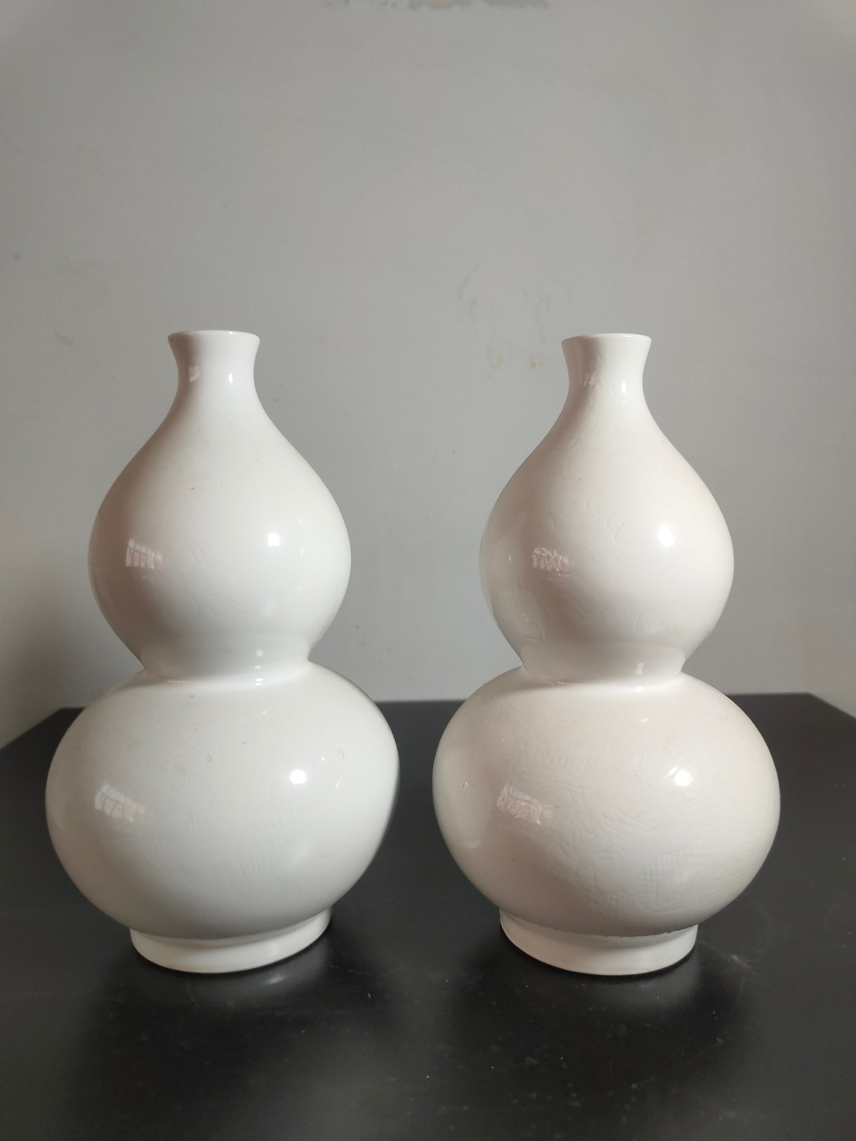 永乐年制暗纹薄胎葫芦瓶一对