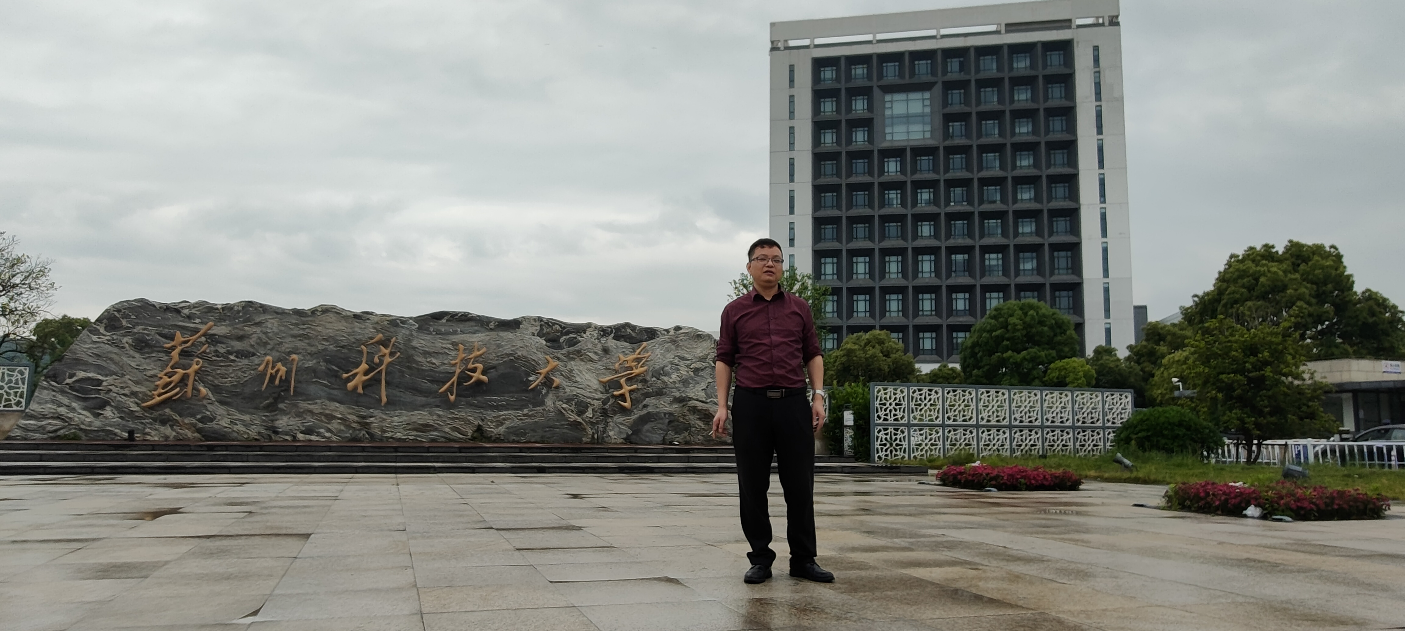 马上就要到今年的高考了,同学们大都在紧张的复习当