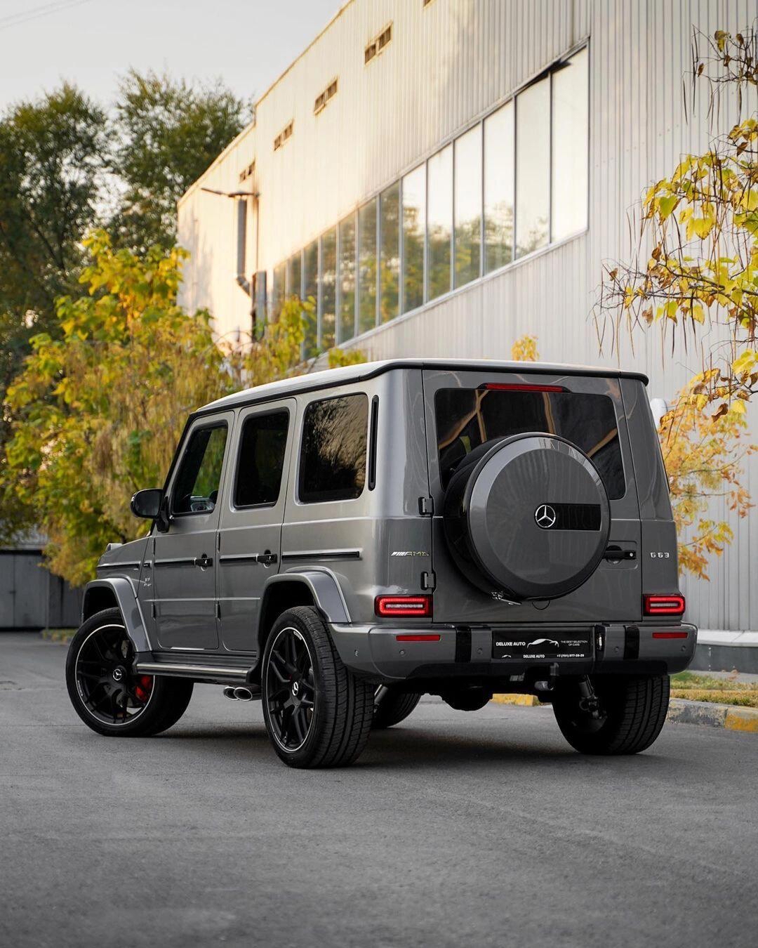 带后排娱乐显示系统的奔驰大g很少见吧?v8 585匹马力,零百加速4