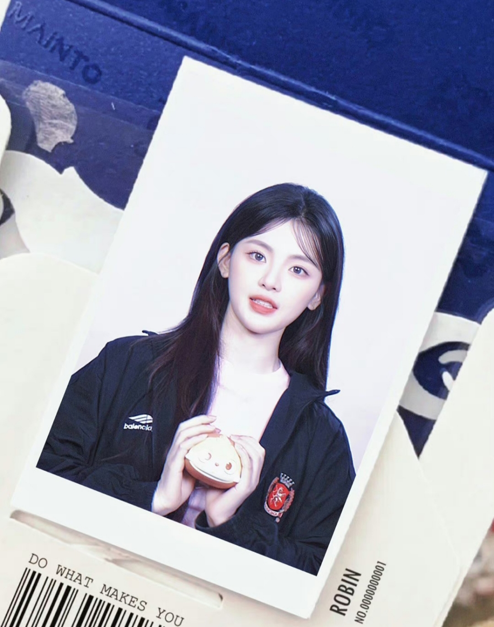 杨超越高中证件照……等等,总感觉哪里不对劲,杨超越真的上过高中吗?