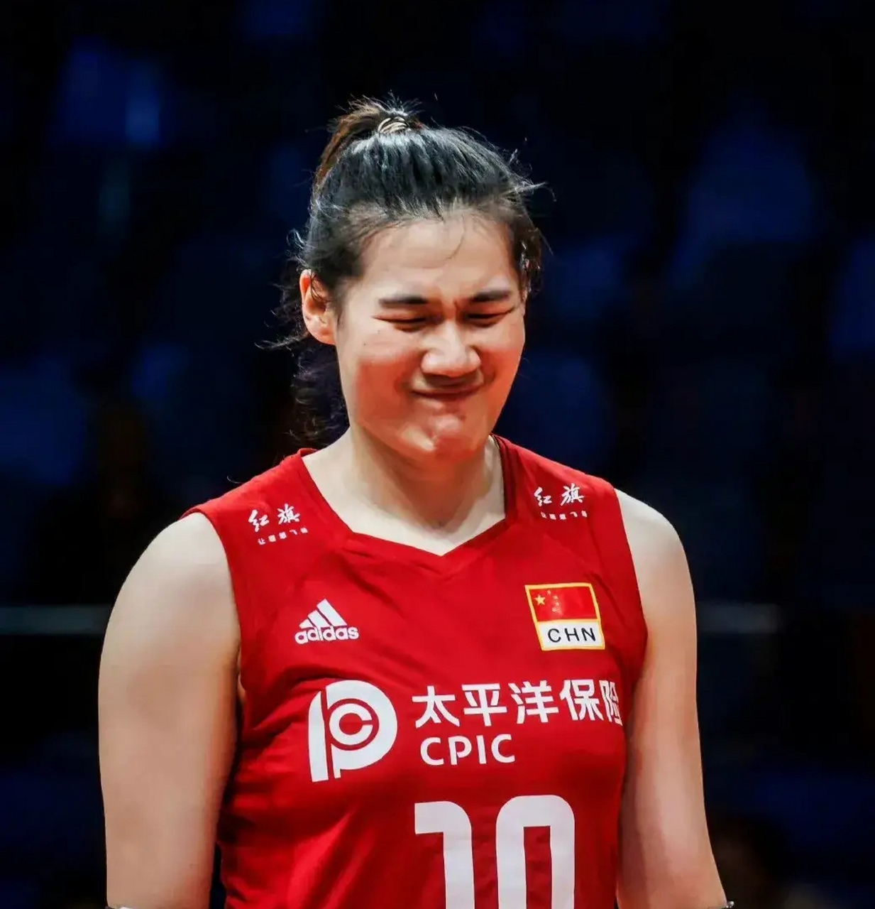 中国女排抵达英国,王云蕗晒照庆生,球队将迎最强阵容