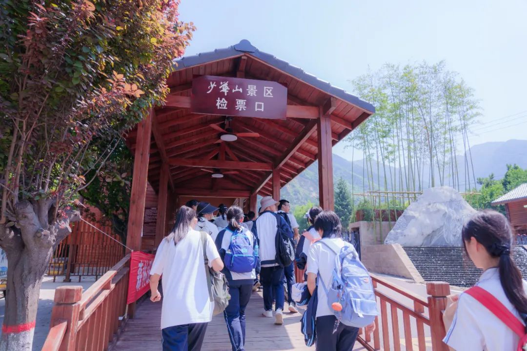 西安市第三中学开展"弘扬渭华精神 探秘生态秦岭"研学旅行活动