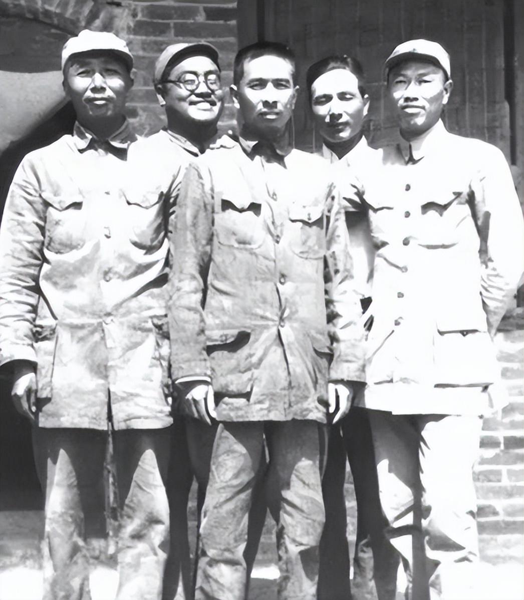 1957年,李涛上将时隔30年回乡,嘱咐持枪警卫:回家了,收起来