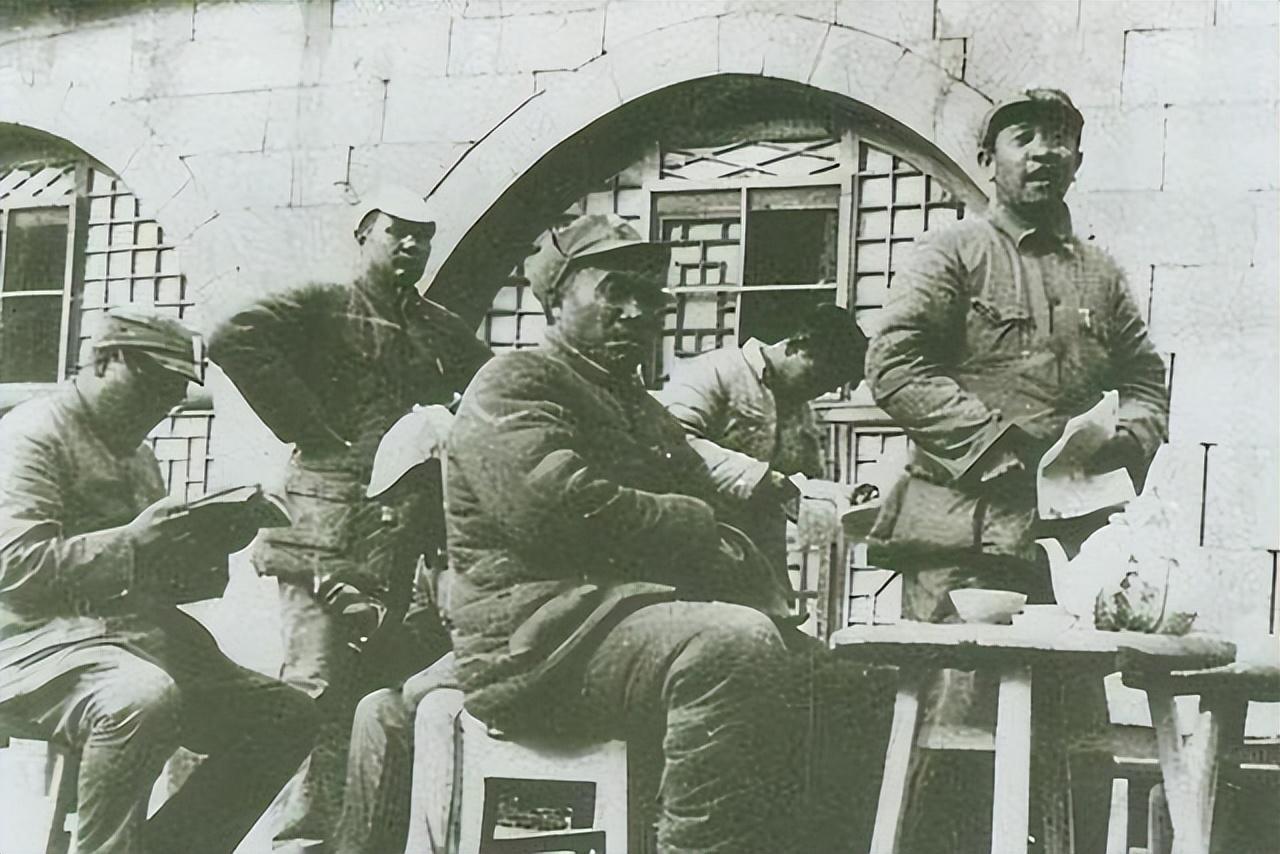1957年,李涛上将时隔30年回乡,嘱咐持枪警卫:回家了,收起来