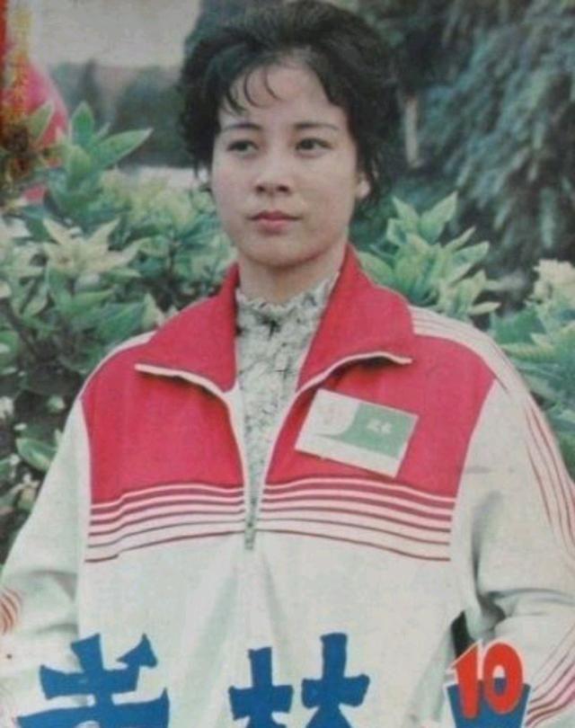 风光后"过气"的内地功夫女星现状,弃国籍,当老板,成武术教练