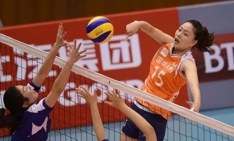 名字有些陌生了,马蕴雯作为曾经的中国女排主攻副手,擅长2号位的背飞