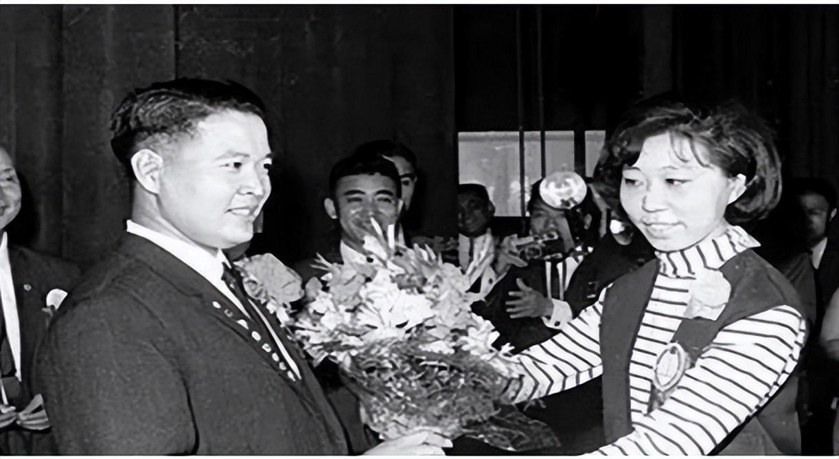 1965年,解放军中尉"叛逃"台湾,50年后享受烈士身份回乡?