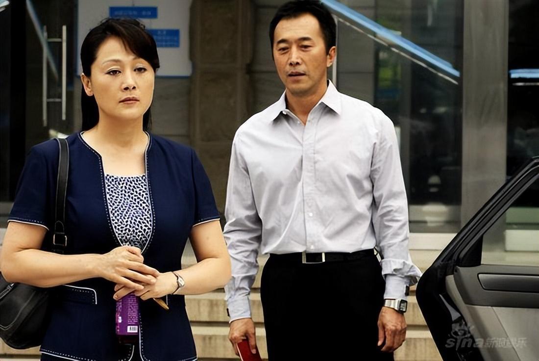 2000年,郑晓宁在拍摄电视剧的时候遇到了演员林海海.