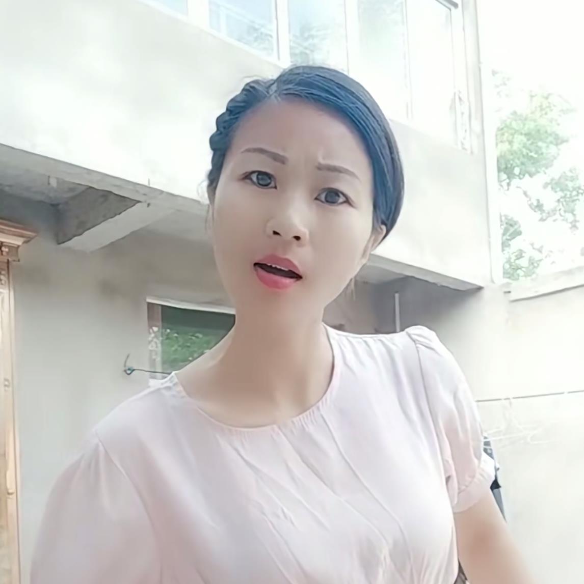 44岁网红兰姐去世患癌后遭公公辱骂老公离婚晚期靠止疼药硬撑