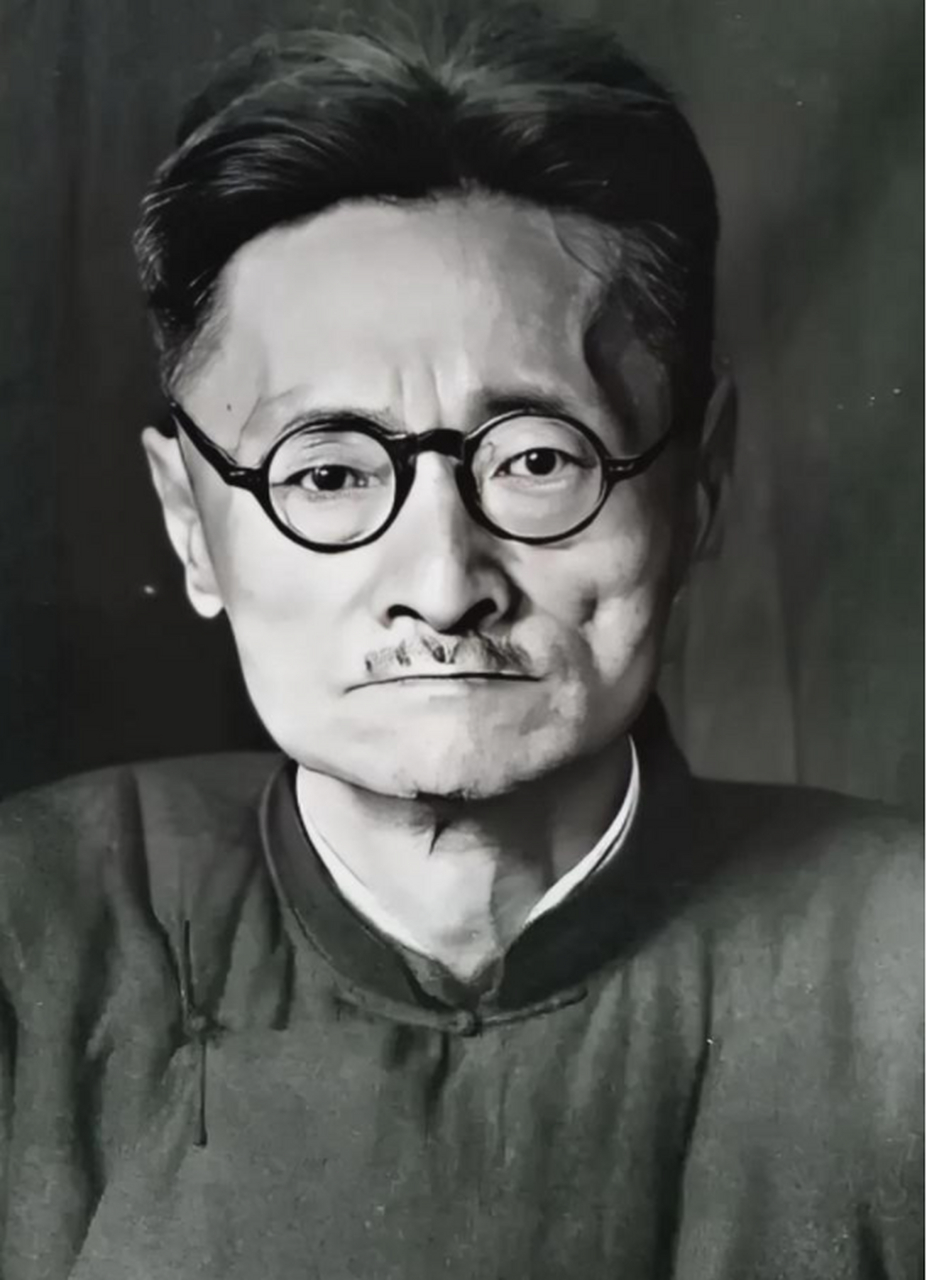 "刘文典恭敬地回答."就你?"辜鸿铭冷笑地瞥了他一眼.