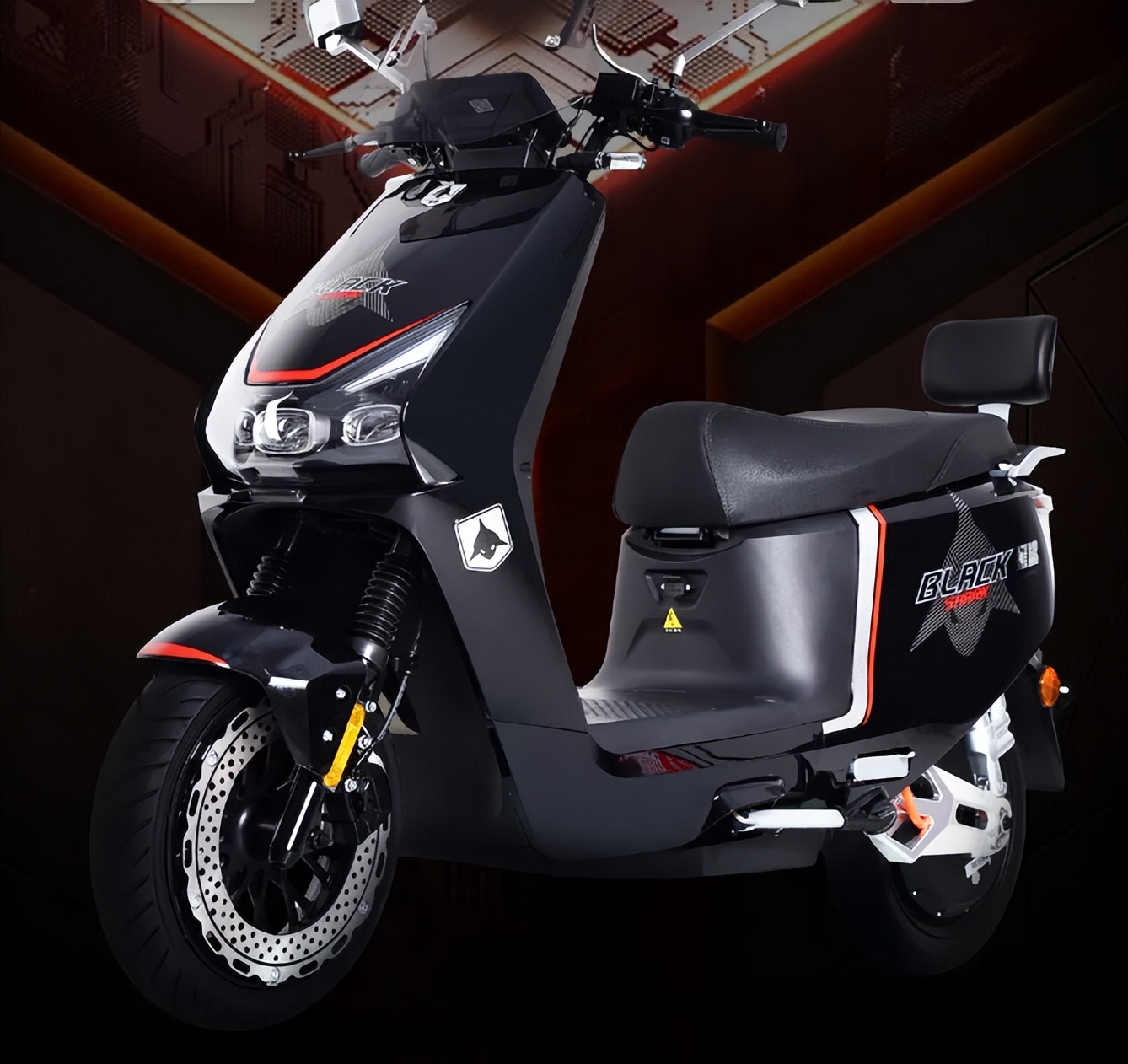 台铃,新蕾发布高性能电摩,tcs防侧滑,最高时速85码,续航400里