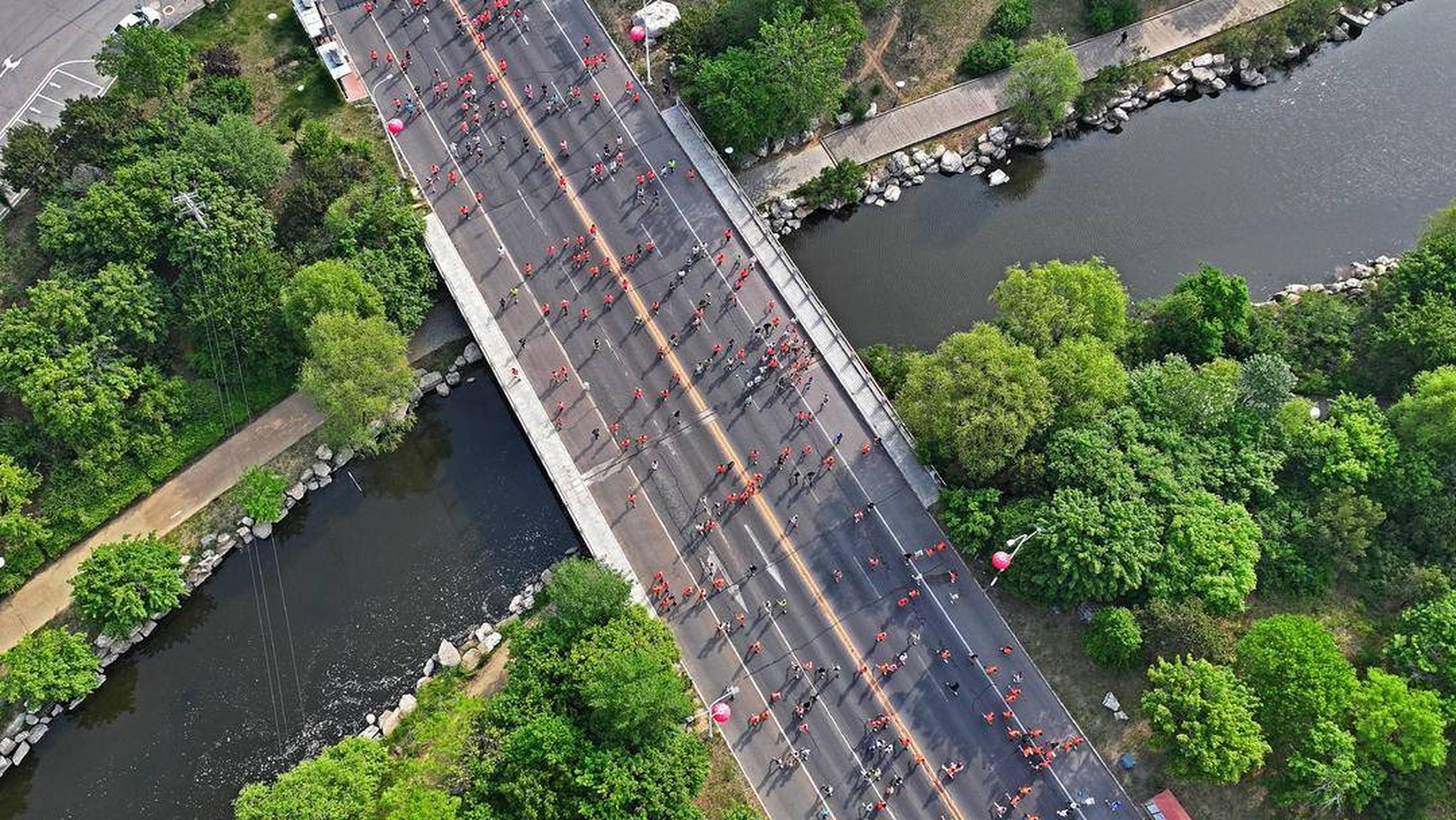 【海洋演义61葫芦岛半程马拉松鸣枪开跑】 5月18日上午,海洋演义