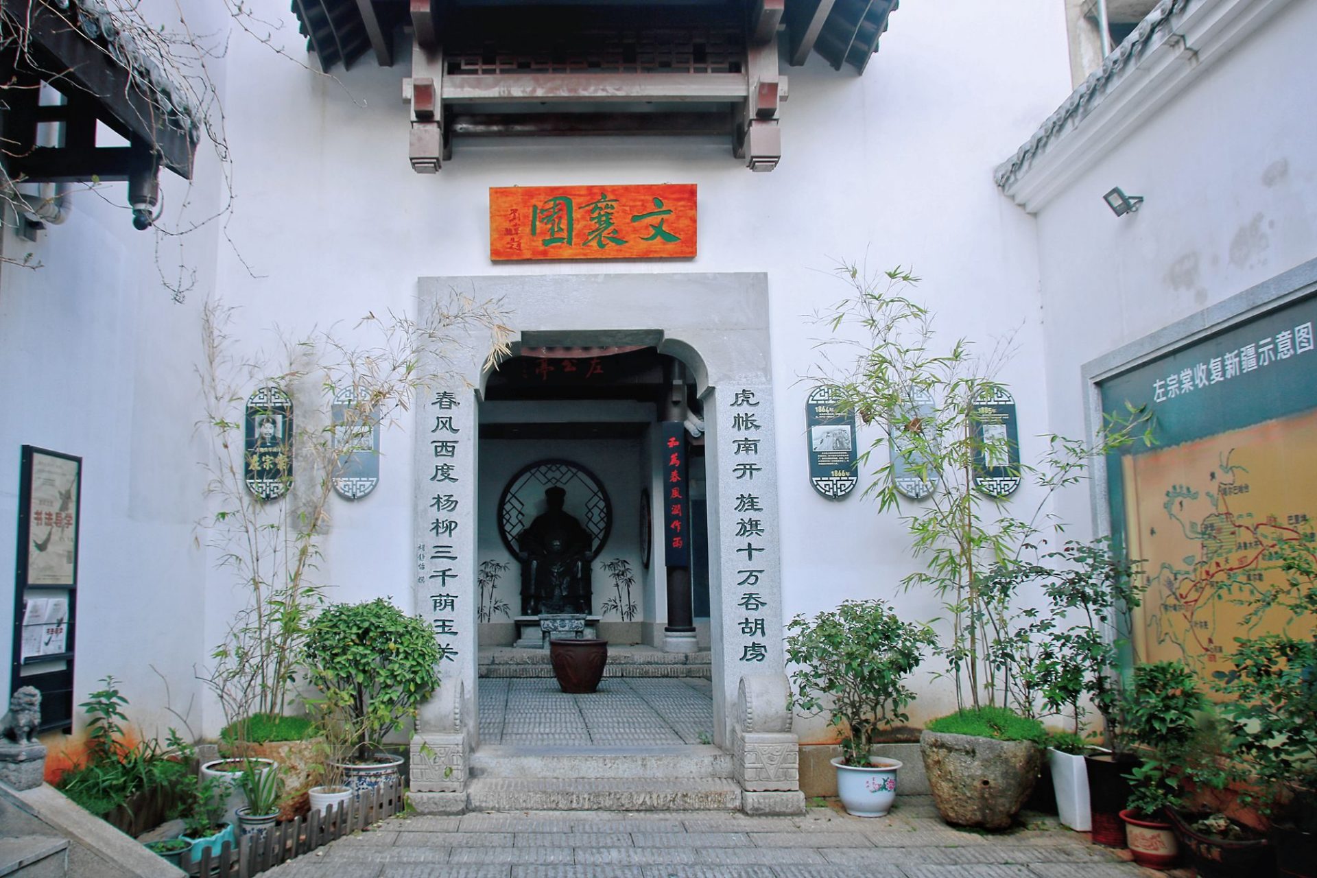 名人故居,传奇故事…青灰门匾诉说着时光的秘密.