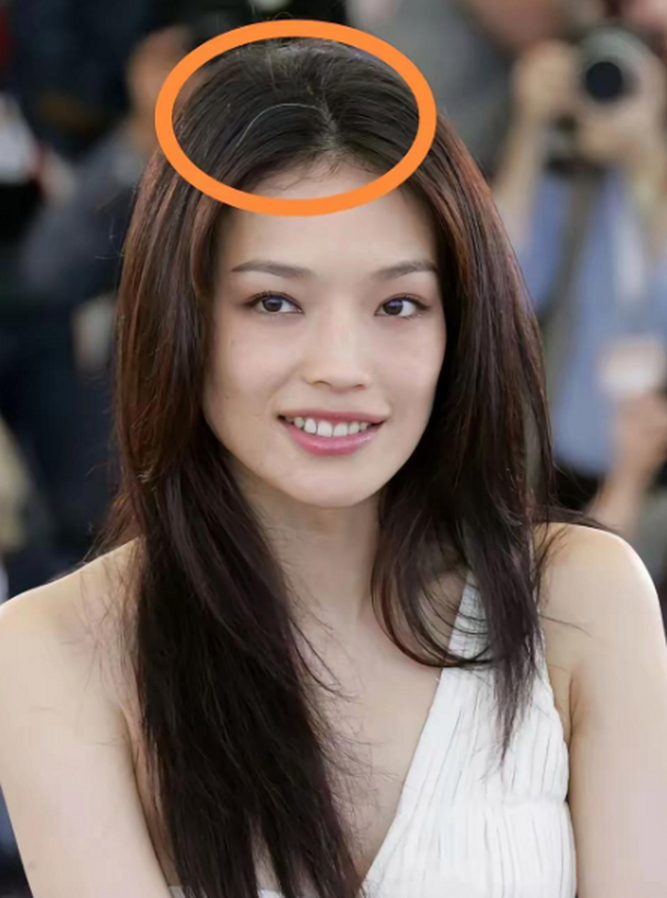 舒淇真的太真实了,看这头顶的白发就知道这图绝对没p过,不得不说这