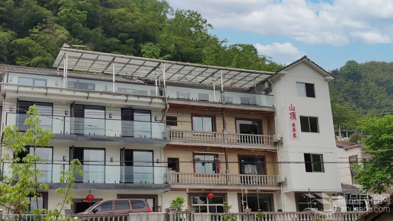 我刚从安吉县天荒坪镇大溪村的藏龙百瀑山顶老李家民宿回来,简直美得