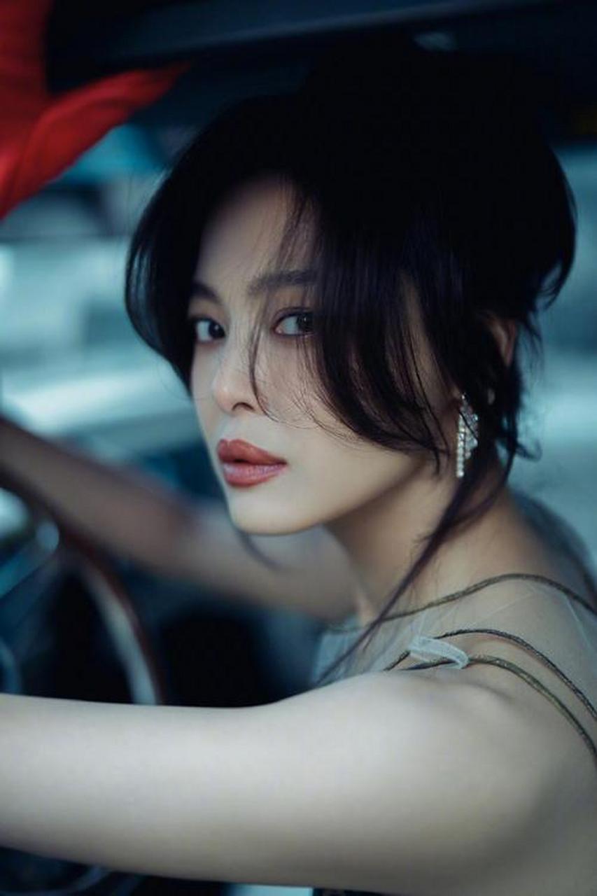 辛芷蕾,本名辛蕾,1986年4月8日出生于黑龙江省鹤岗市,中国内地影视女