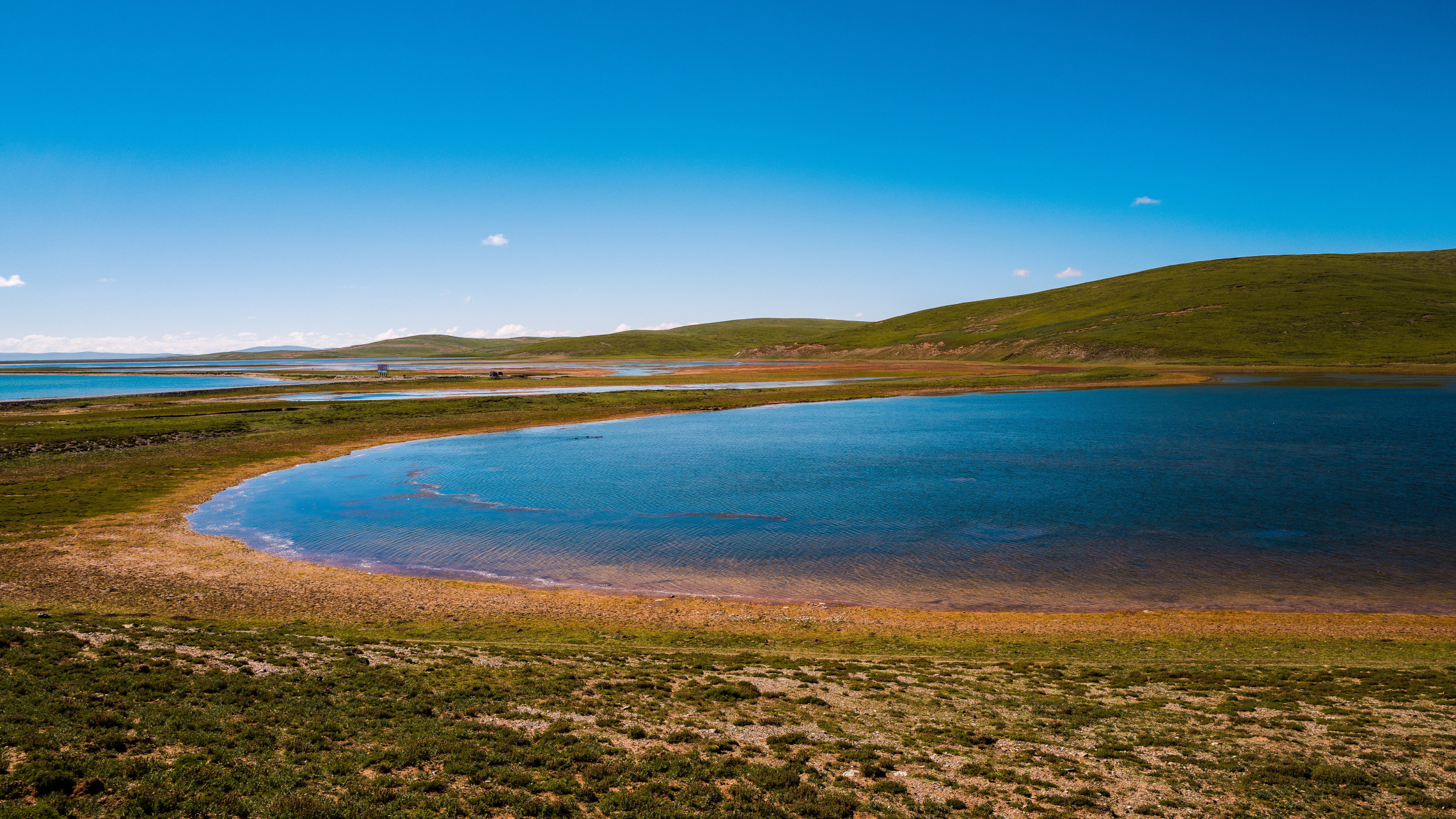 星宿海,位于黄河源头地区,是一个海拔超过4000米的神秘之地,它的高度