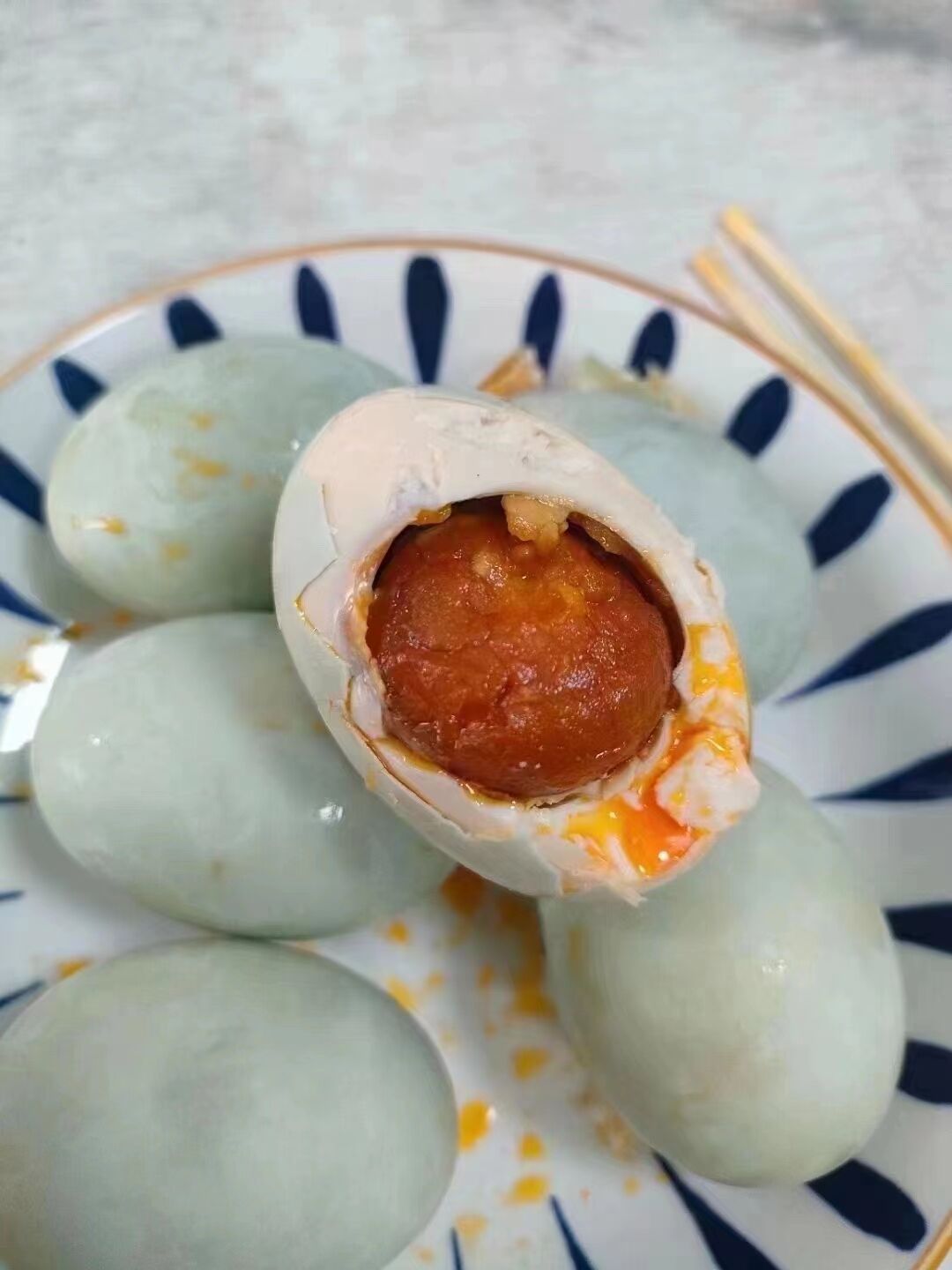 一碗白粥一个咸鸭蛋真的就是人间美味了