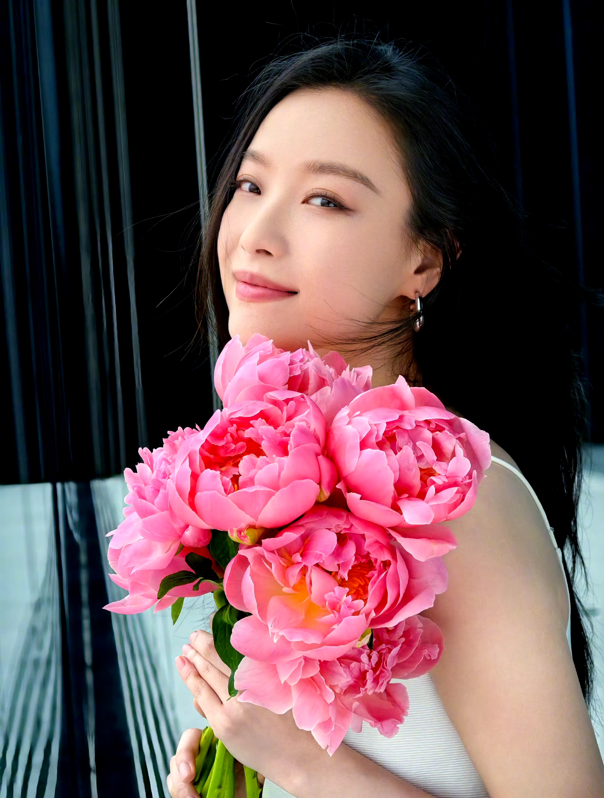 倪妮在平台上晒美照.
