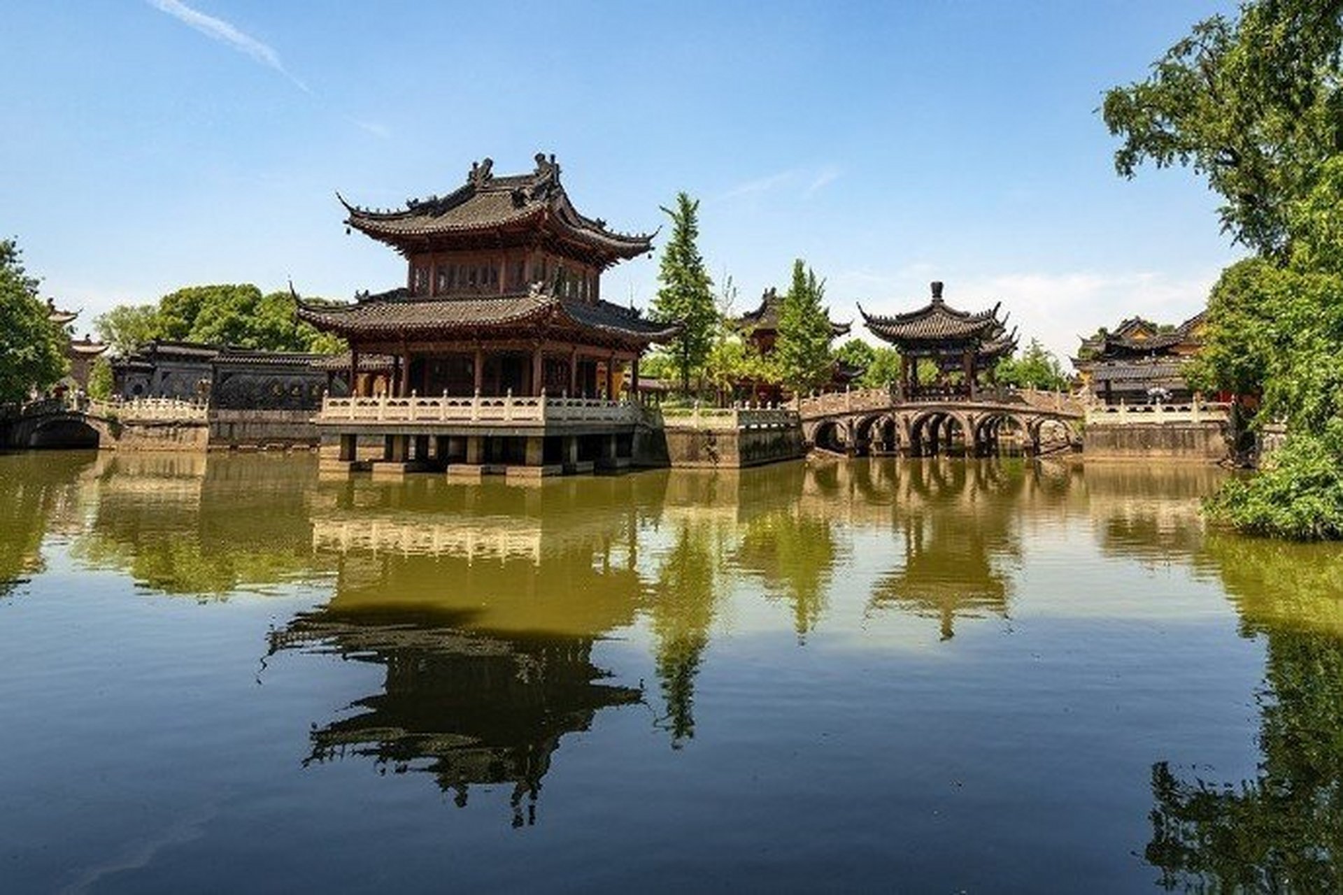 江苏镇江的焦山是一处著名的风景名胜区,为国家aaaaa级旅游景区.