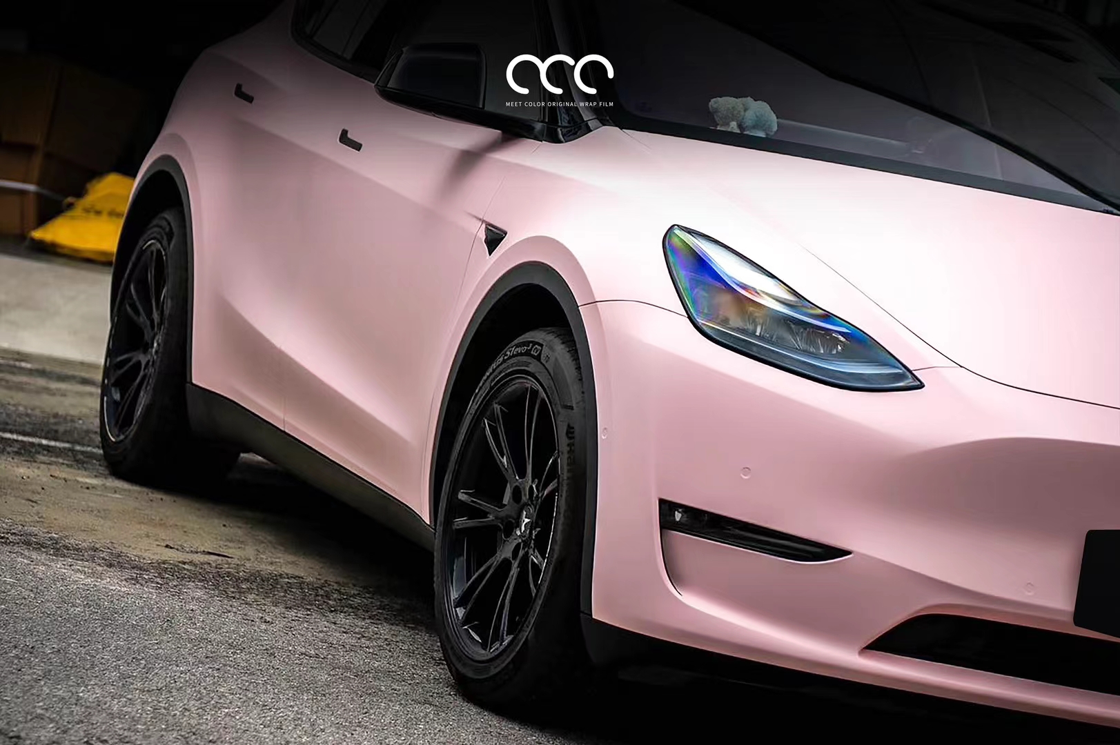 特斯拉model y漫彩超亚樱粉改色膜,洋溢青春气息的粉色