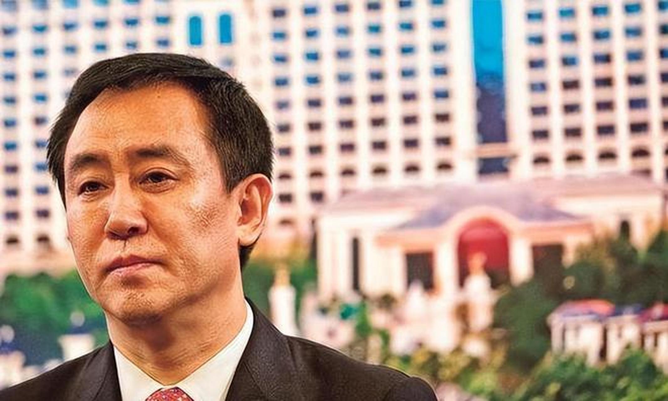 据了解,这处豪宅位于香港的山顶区域,占地面积广阔,装修豪华,是许家印