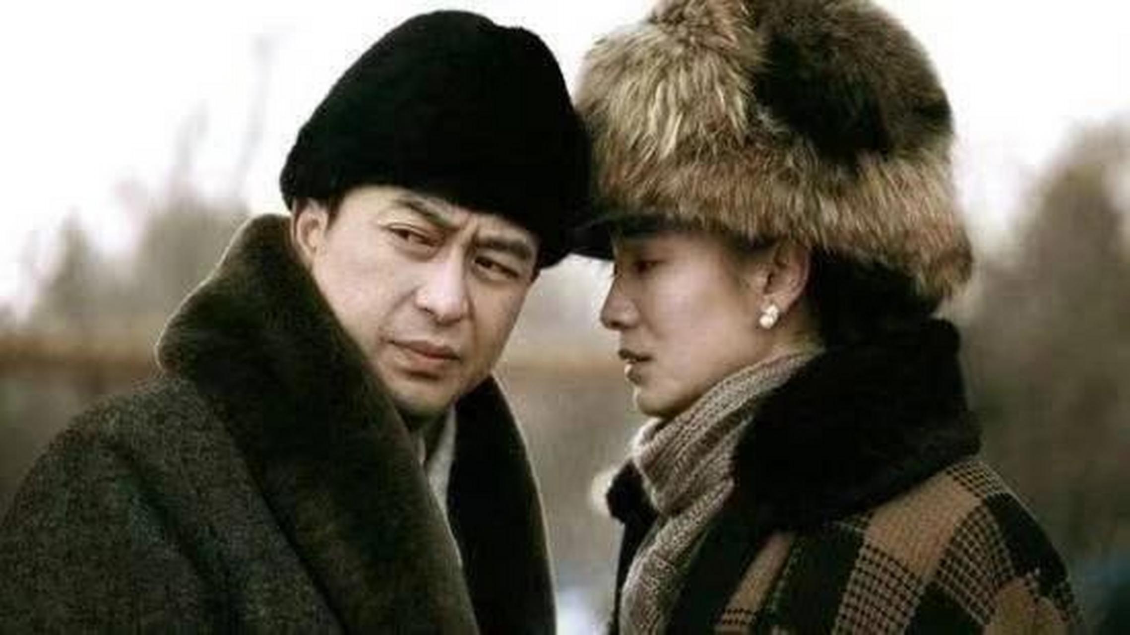 《悬崖》中,顾秋妍直白地对老魏说:如果说女人还有一个精神丈夫,那我