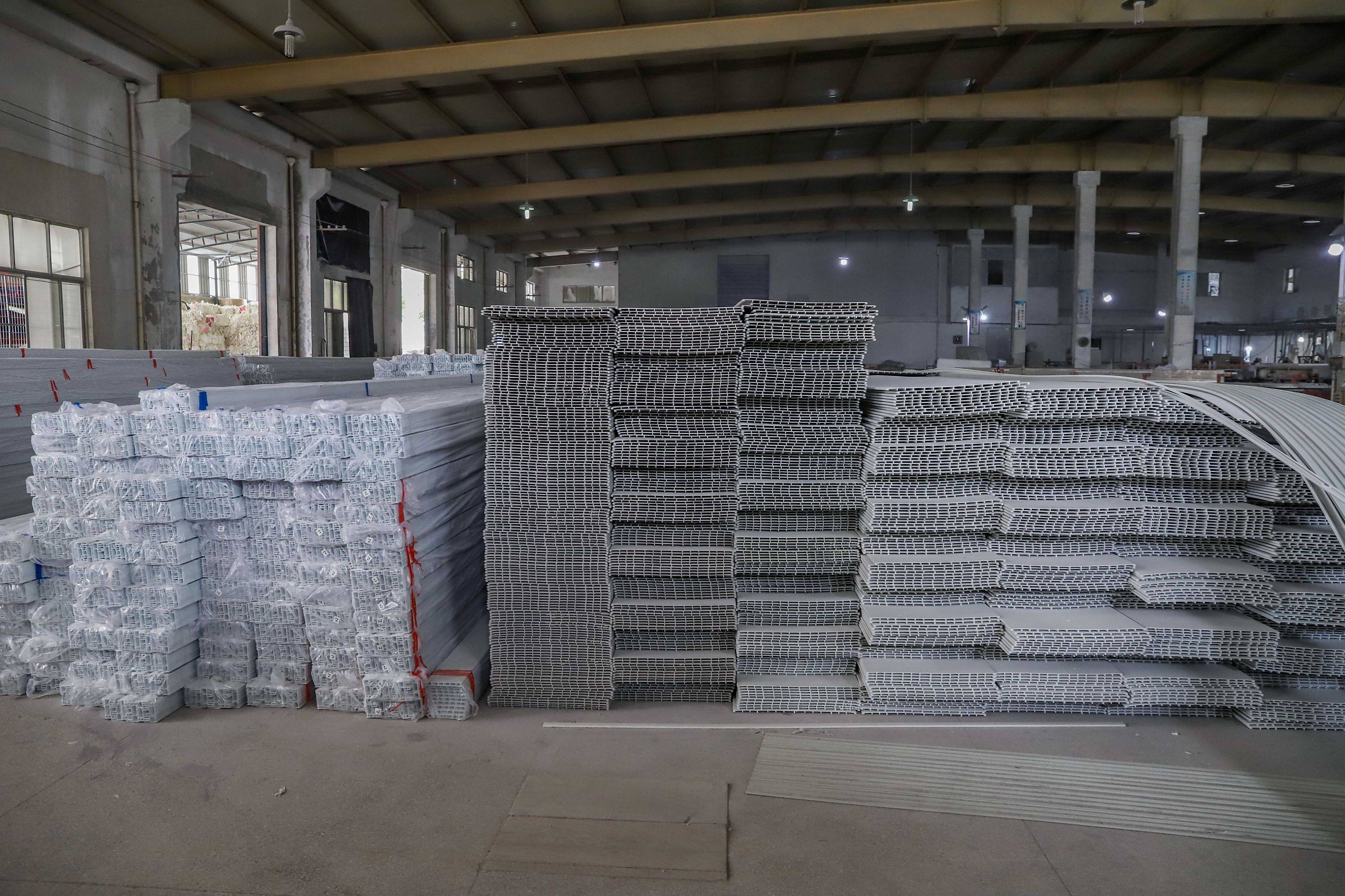 钢副框框强度高,与混凝土热膨胀系数相近, 选它没错!