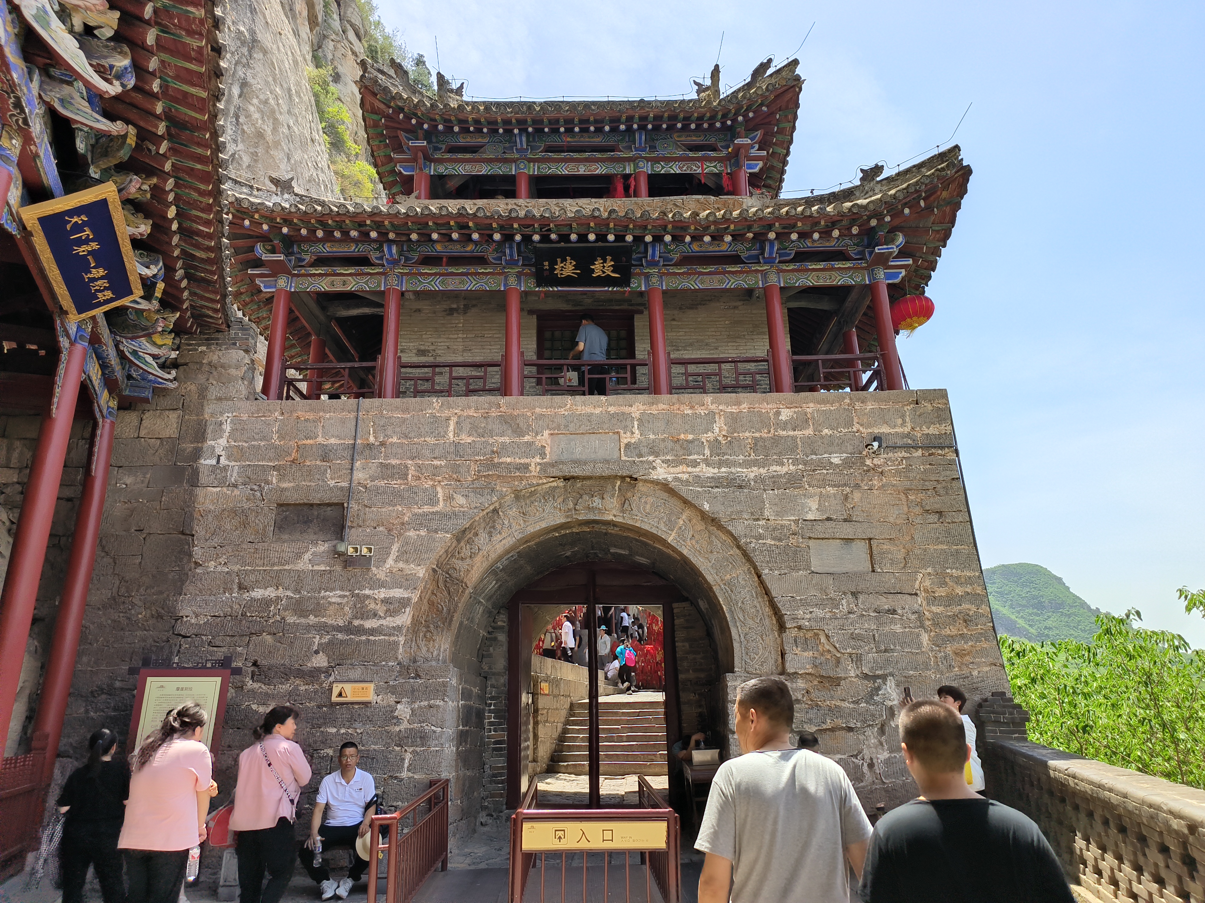 涉县娲皇宫是全国五大祭祖圣地之一,被誉为"华夏祖庙",始建于北齐