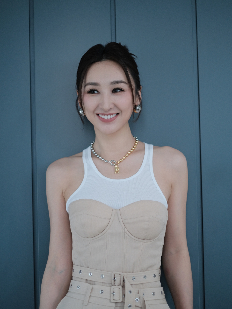 高海宁时尚写真集:优雅与性感的完美诠释,一窥女神的百变风采