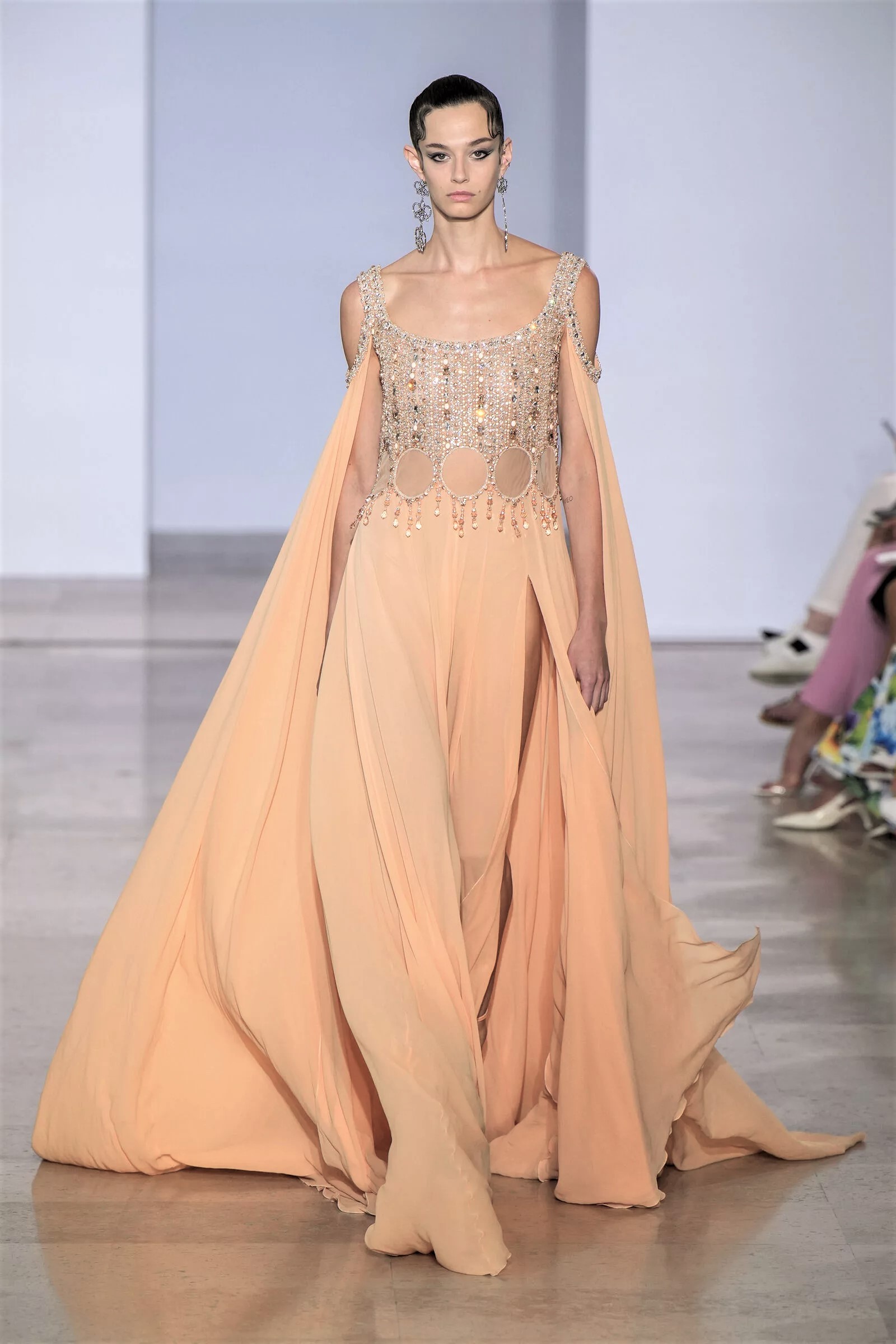 georges hobeika 2022 秋冬高定 第一款赵丽颖穿过