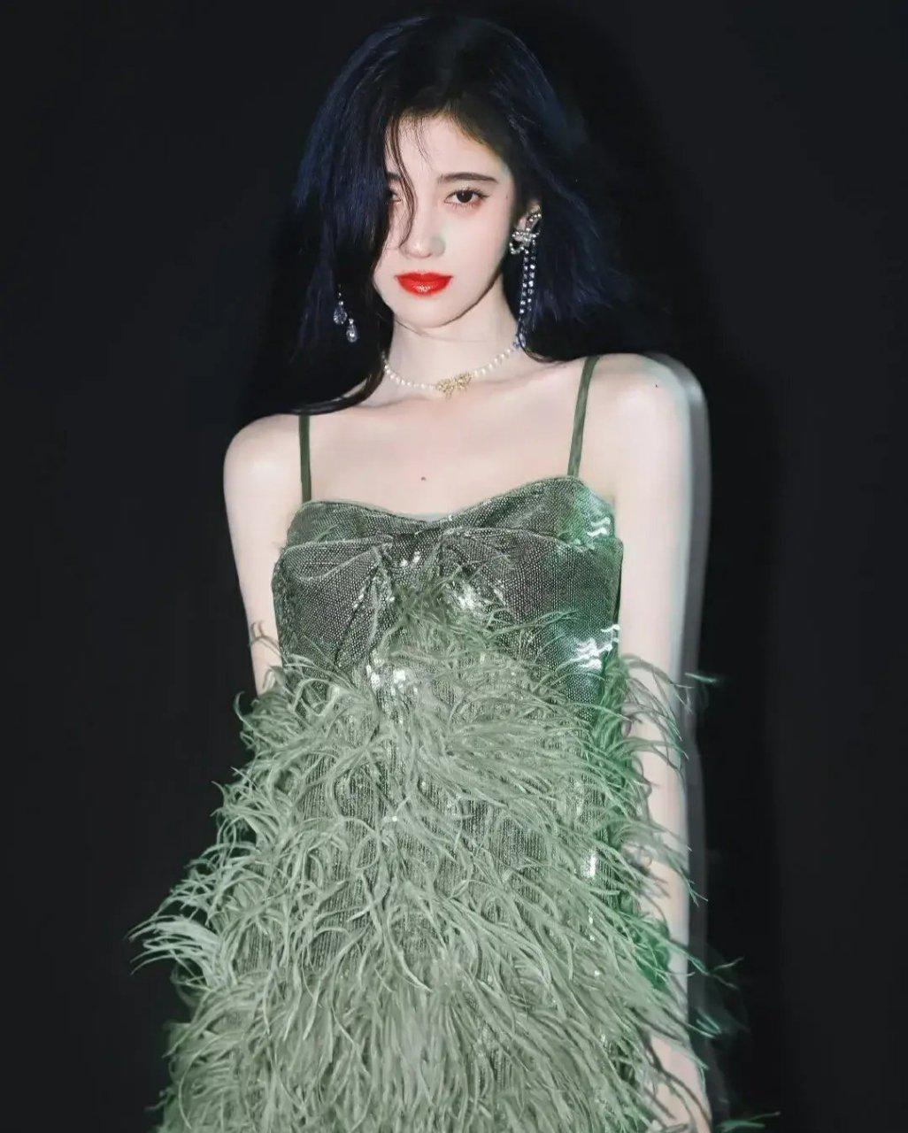 鞠婧祎是4000年美女