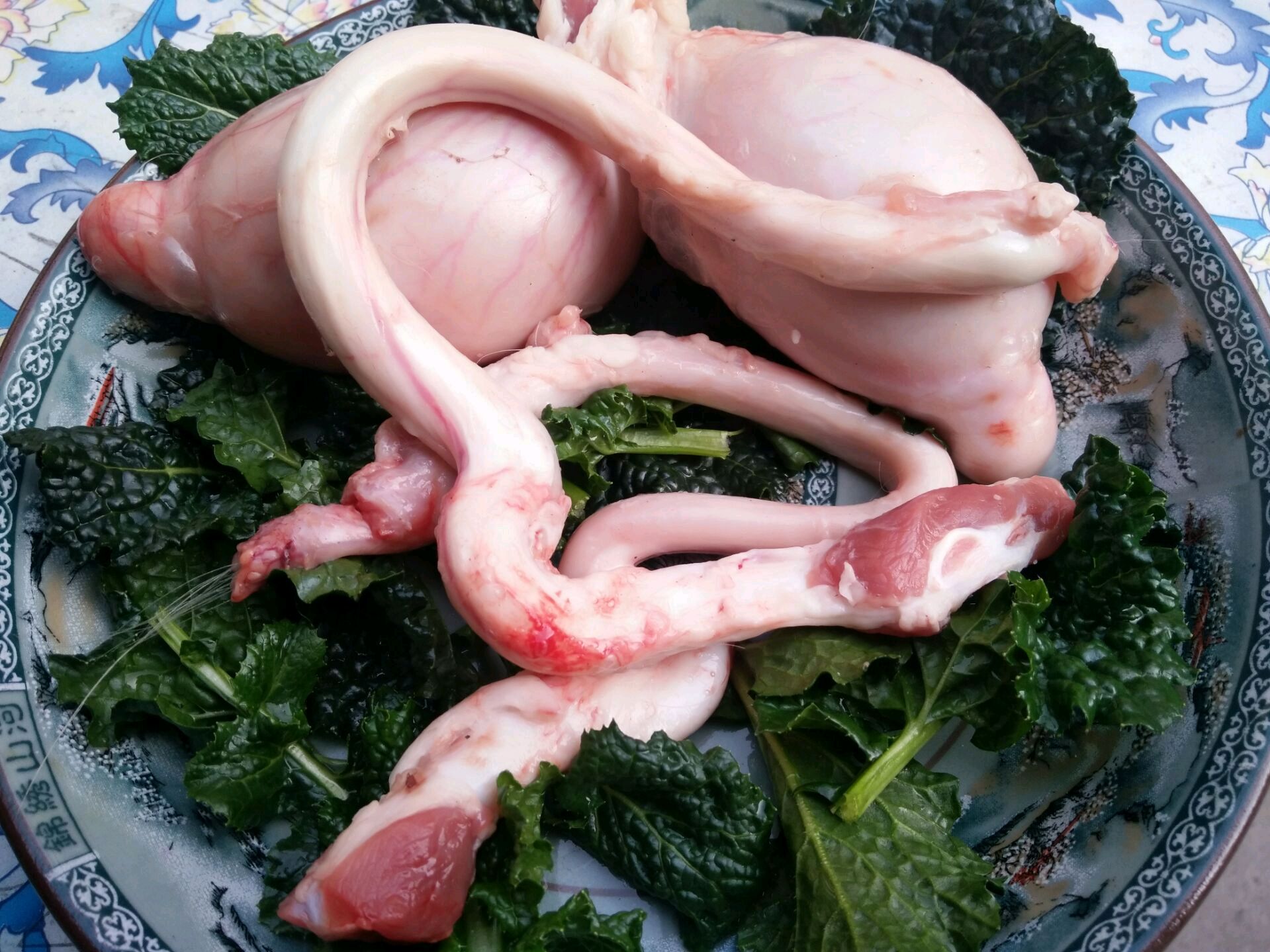 传统美食新风尚:羊蛋的清理与烹饪新技巧,让你欲罢不能