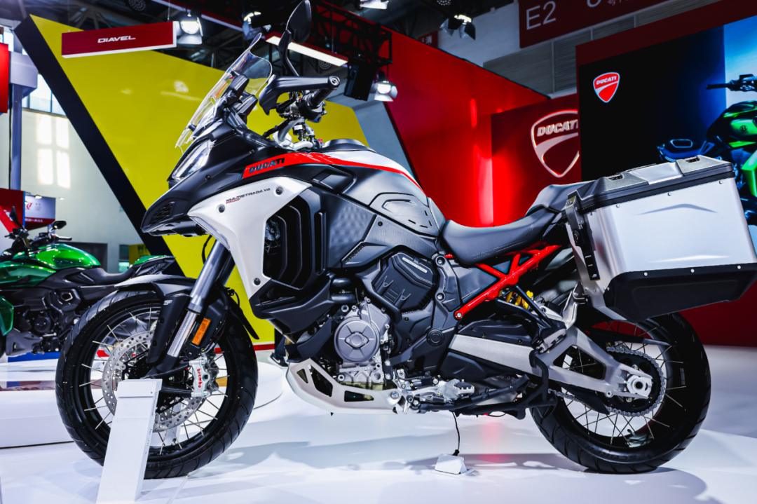 杜卡迪揽途v4拉力版上市,多款重磅新车亮相北京摩展