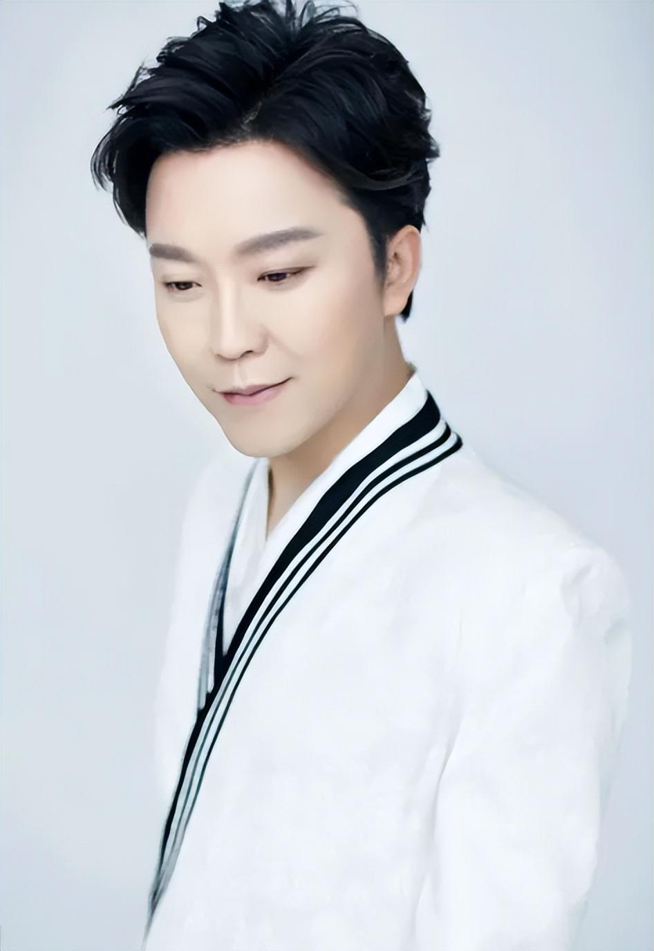 李玉刚凌晨4点发文宣布噩耗,大家纷纷表示哀悼,网友:一路走好!