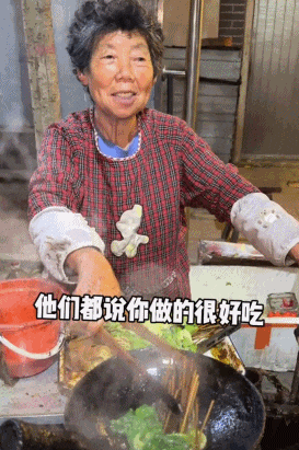 八倍速走红看傻全网,这"最良心网红"自己都被排大队整懵了