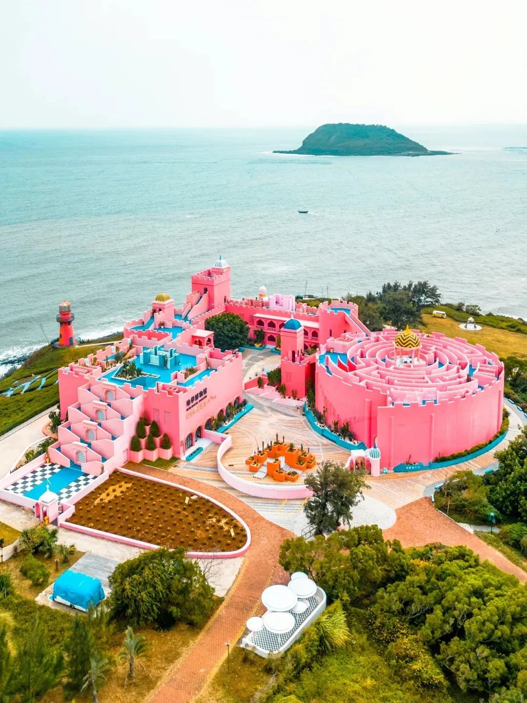 漳州火山岛被《中国国家地理》杂志社评选为"中国最美的十大海岛"之一