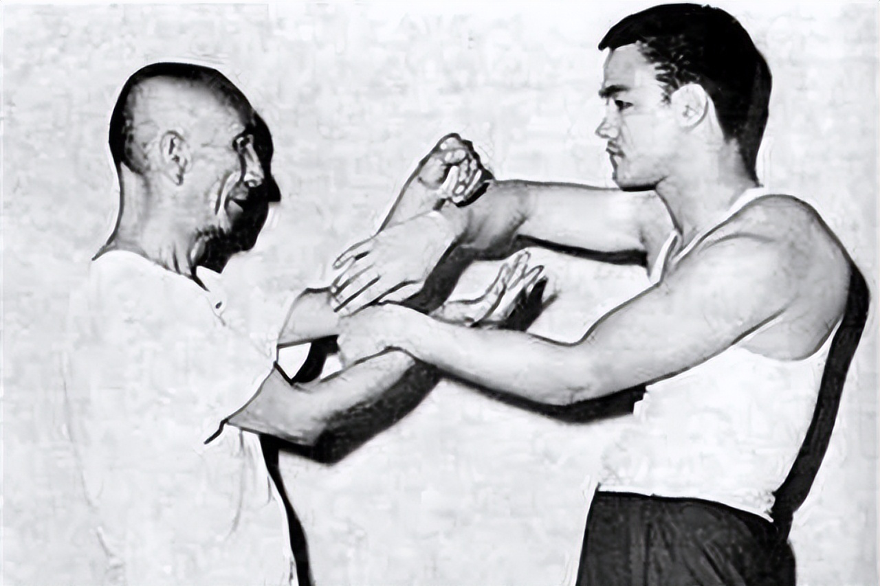 叶问是咏春拳大师,但历史上他并非完美英雄