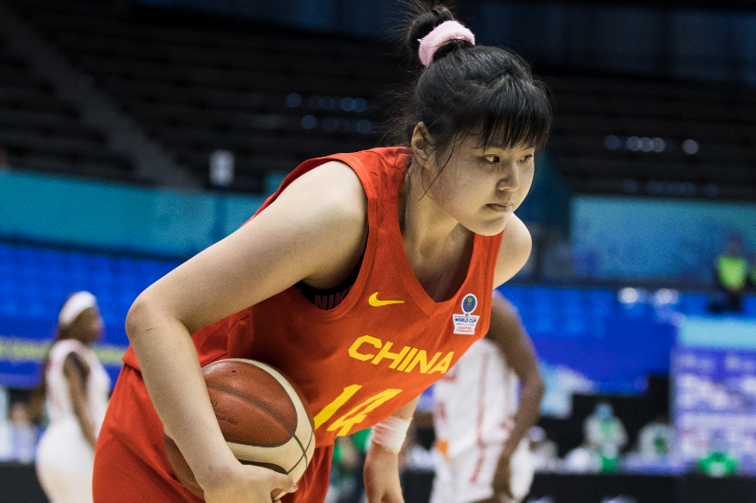 0分0分还是0分,女篮第一中锋被冷落:她真的打不了wnba吗?