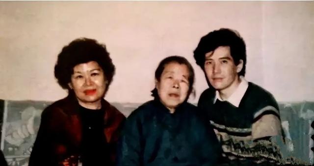 费翔母亲情史曝光,人生经历比儿子更传奇,或是"余则成"遗孀!