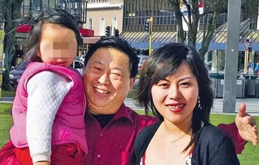 29岁时被推选为中国十大太极拳名家之一,号称是"武式太极拳"第六代传